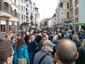 Start des Demonstrationszuges am Lister Platz: Bunt gemischtes Teilnehmerfeld
