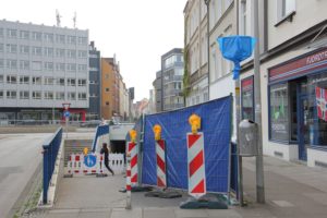Unterführung aus Richtung Innenstadt: Kein Platz mehr für Radfahrer