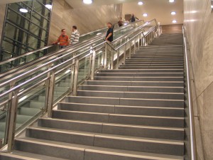 Westliche Treppen und Rolltreppen