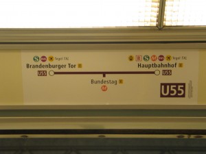 Linienband der U55 im Zug