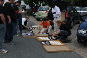 Plakatbasar auf dem Parkplatz: Futter für Wahlkämpfer