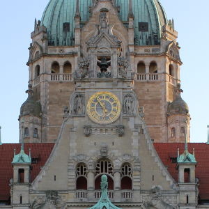 Kuppel des Neuen Rathauses. Hier finden die Ratssitzungen statt.