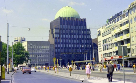 Haltestelle Steintor in der Kurt-Schumacher-Straße, Juli 1976