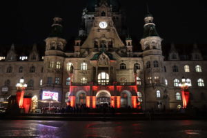 Neues Rathaus: Zum Neujahrsempfang illuminiert