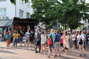 An der Limburgstraße hörte das Publikum derweil...